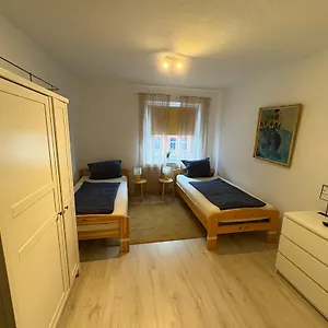  Apartment Messe Zu Fuß